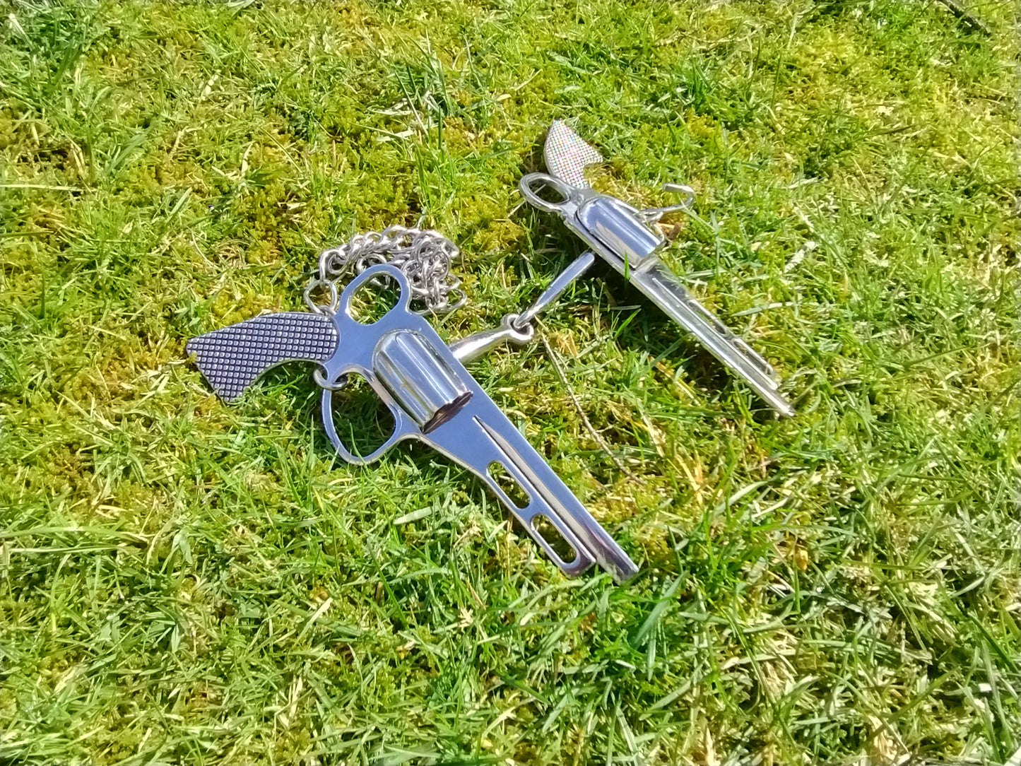 Pistol jointed mouth bit